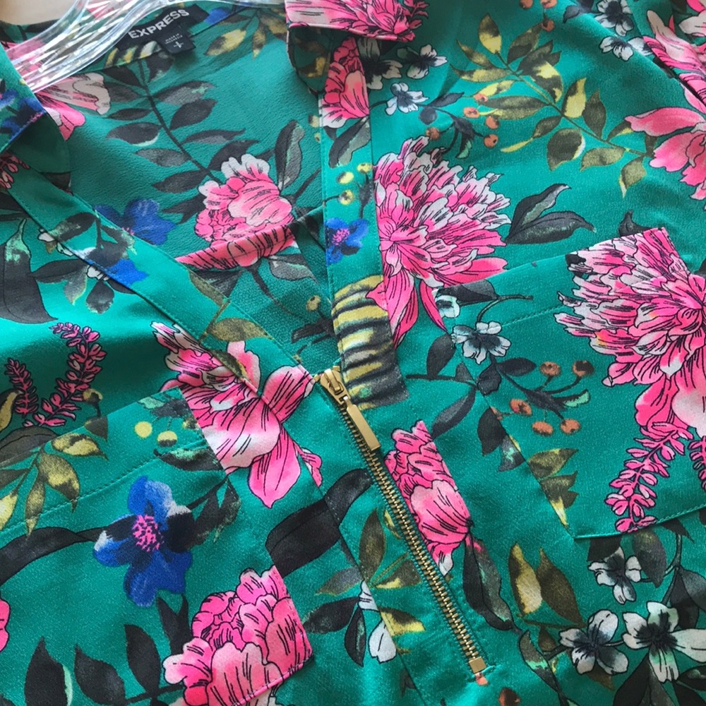 Express floral short sleeve blouse - Picture 3 of 5